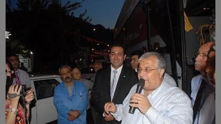 TÜRKER, 'HESAP SORUYOR ROLÜ OYNUYORLAR'