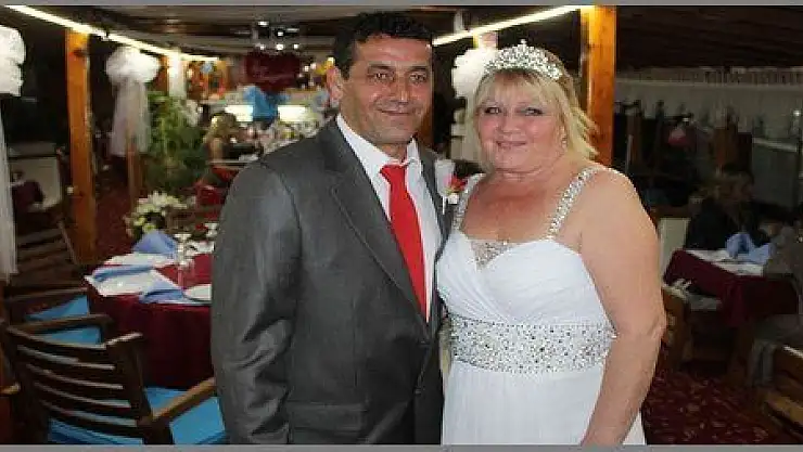 DENİZ ÜSTÜNDE YABANCI DÜĞÜN