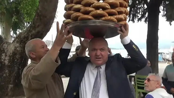 Aday Demir simit sattı