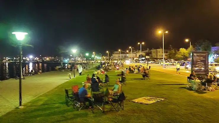 AKŞAMLARI EN KALABALIK ÇİMEN PARK