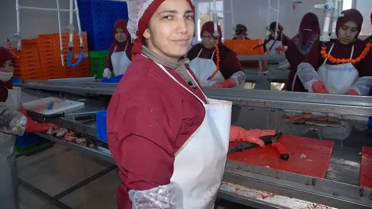 Alabalık İşleyen Seydikemerli Kadınlar