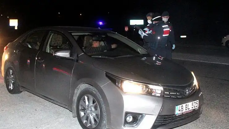 Araçlar Muğla sınırından geri gönderildi