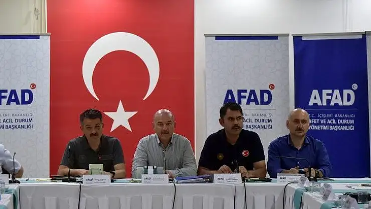 Bakan Pakdemirli: 'Şu anda yerleşim yerlerini tehdit eden bir yangımız yok'