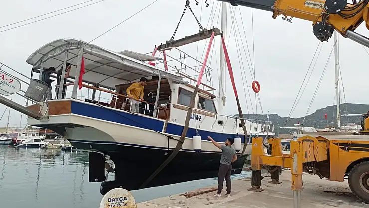 Bakım yapılan tekneler denize indirildi