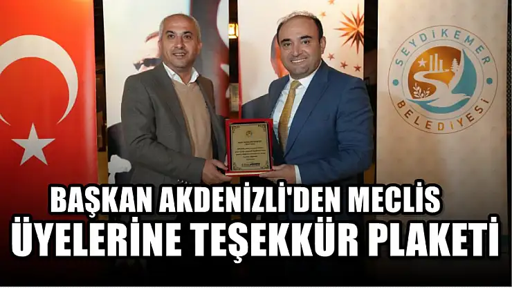 Başkan Akdenizli'den Meclis Üyelerine Teşekkür Plaketi