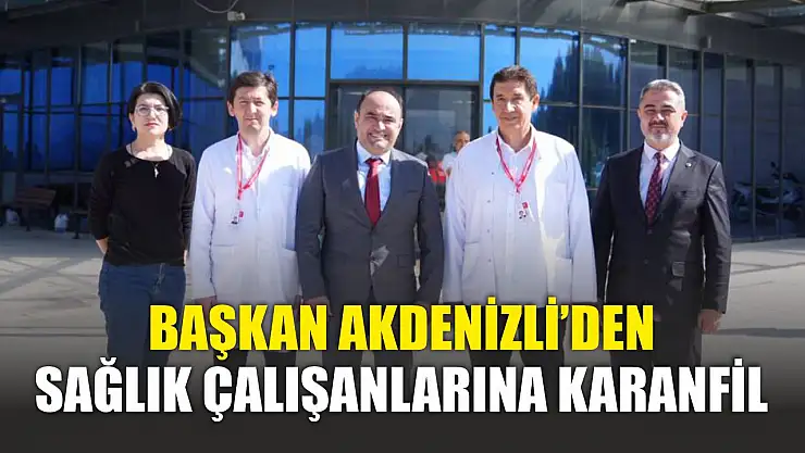 Başkan Akdenizli'den sağlık çalışanlarına karanfil