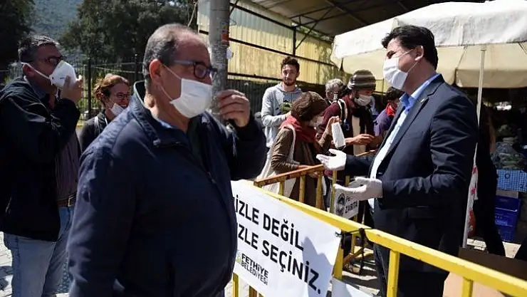 Başkan Alim Karaca Maske Dağıttı