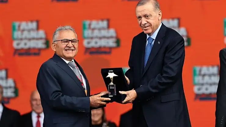 BAŞKAN BÜYÜKKILIÇ, 4 YILDA 29 ÖDÜL ALARAK YATIRIM VE HİZMETLERİ TAÇLANDIRDI