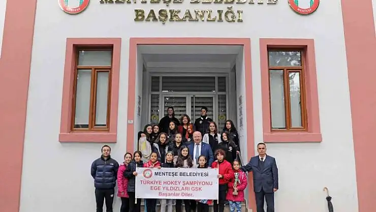 BAŞKAN GÜMÜŞ, ŞAMPİYON KIZLARI AĞIRLADI
