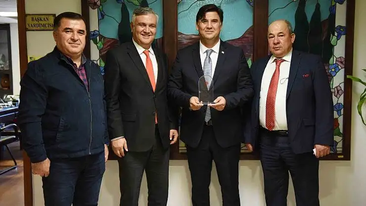 Başkan Karaca'ya Teşekkür Plaketi
