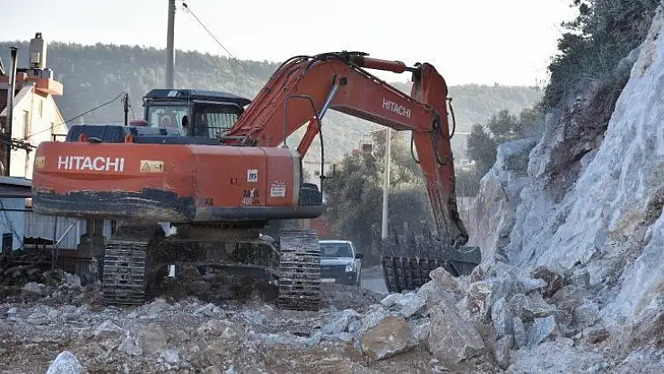 Başkan Tokat, devam eden yeni yol çalışmalarını yerine inceledi