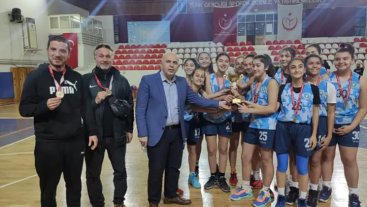 Basketbol U16 Kızlar ve Voleybol Genç Kızlarda şampiyon belli oldu