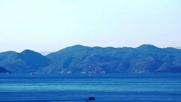 Batan teknede kaybolan 7 göçmen aranıyor