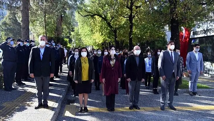 Belediye Personeli 'İstiklal Marşı' okudu