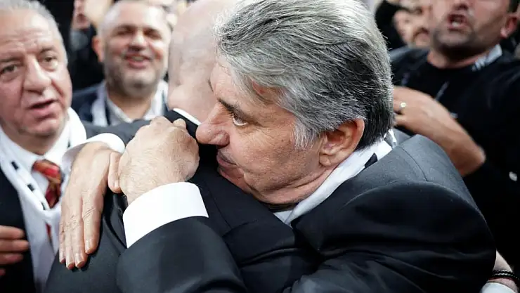 Beşiktaş'ta başkan adayları Serdal Adalı ve Hüseyin Yücel kucaklaştı