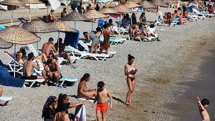 Bodrum'a 700 bin tatilci akın akın geliyor
