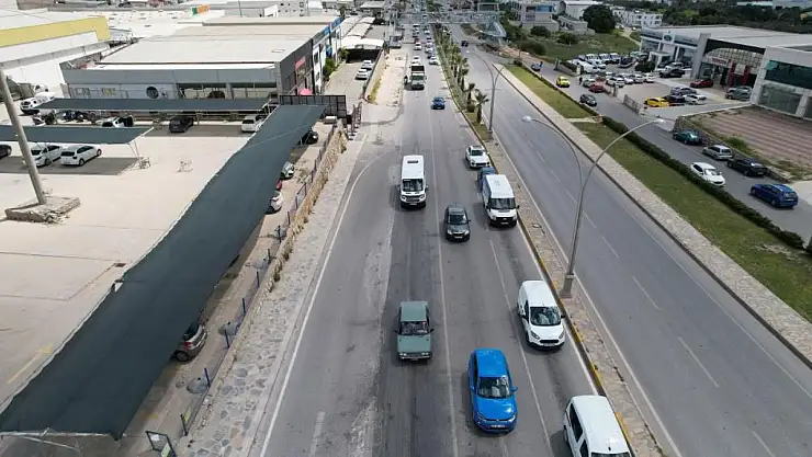 Bayram yoğunluğu başladı, trafik kuyruğu uzadıkça uzadı