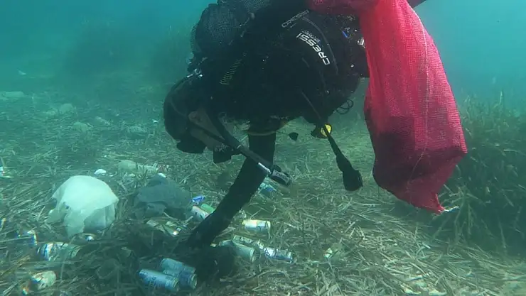 Bodrum'da deniz dibi temizliği yapıldı