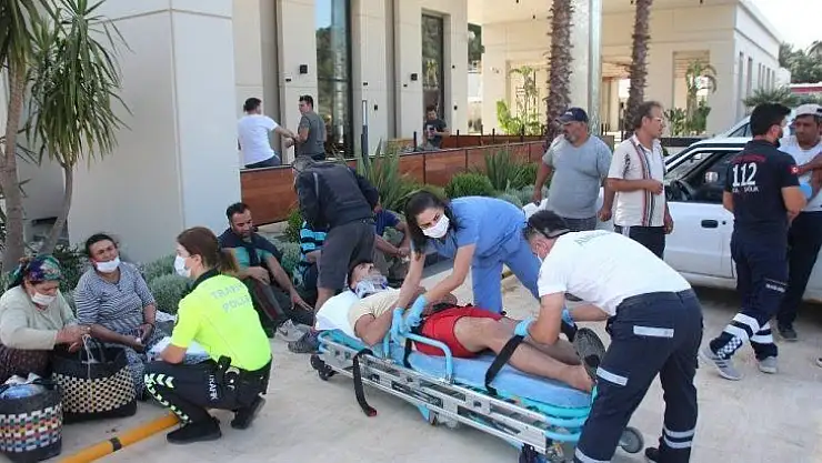Bodrum'da işçileri taşıyan minibüs kamyonetle çarpıştı: 8 yaralı