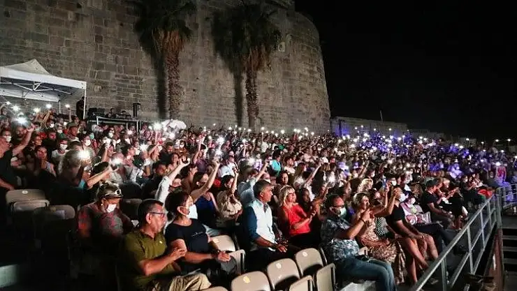Bodrum Kale konserlerinde adım atacak yer kalmadı