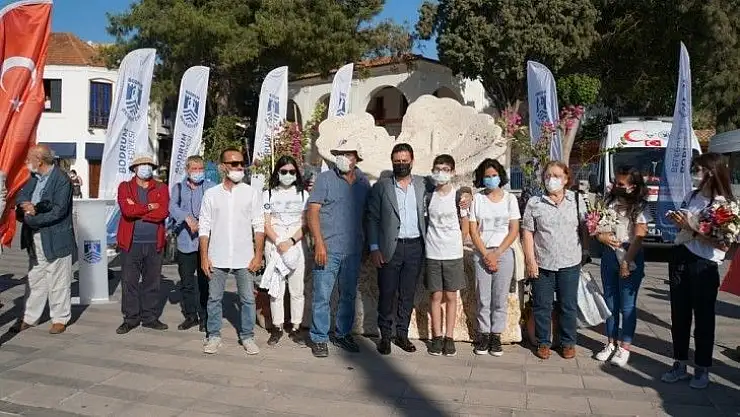 Bodrumlu süngerciler anısına sünger heykeli açılışı yapıldı