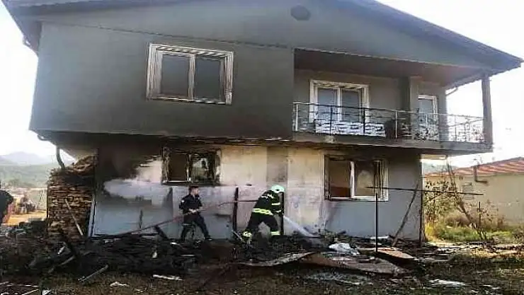 ÇAKMAK İLE OYNAYAN ÇOCUKLAR EVİ YAKIYORDU