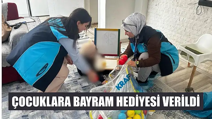 Çocuklara bayram hediyesi verildi
