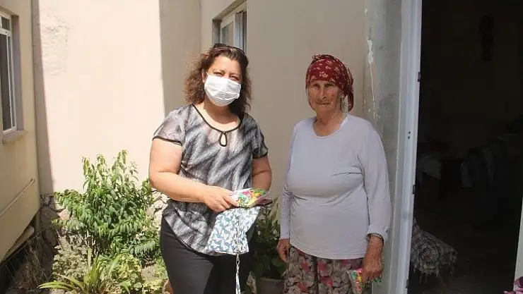 Çocukları ve Yaşlıları Tek Tek Ziyaret Etti 