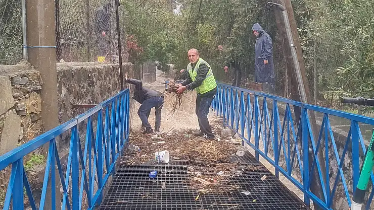 Çöpler taşkına sebep oluyor