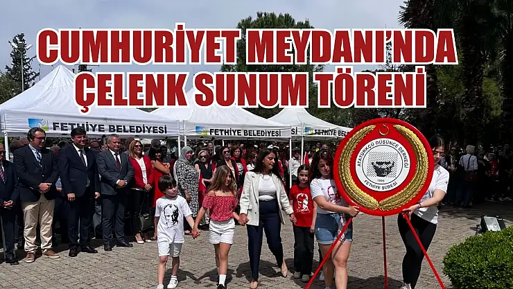 Cumhuriyet Meydanı'nda çelenk sunum töreni