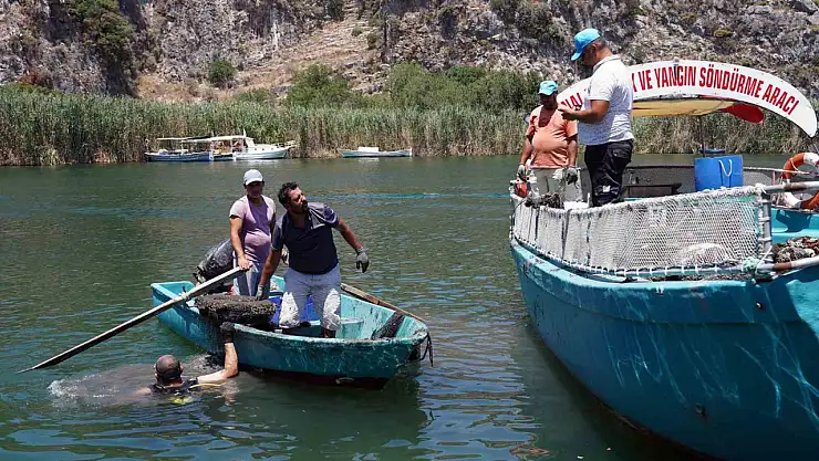 Dalyan kanalında temizlik