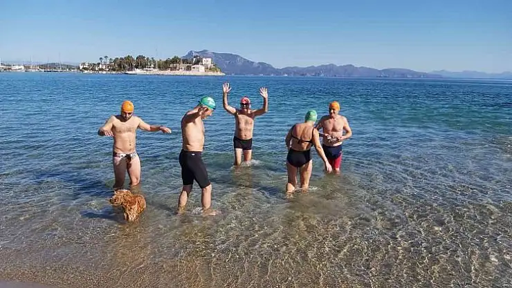 Datça Kış Yüzme Maratonu'na yüzerek davet ettiler