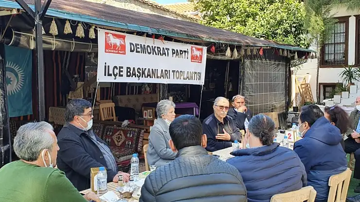 Demokrat Parti ilçe başkanları toplantısı yapıldı 