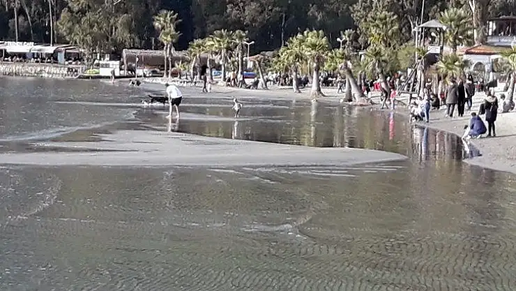 Deniz suyu 30 metre çekildi
