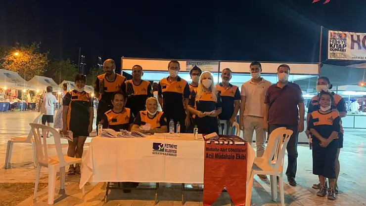 Deprem bilgilendirme standı açtılar