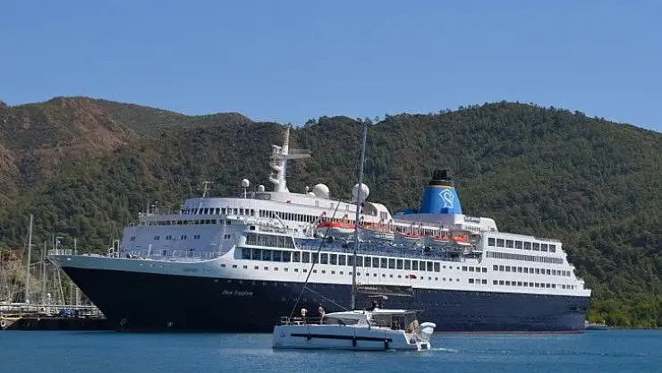 Dev yolcu gemisi Marmaris'e geldi