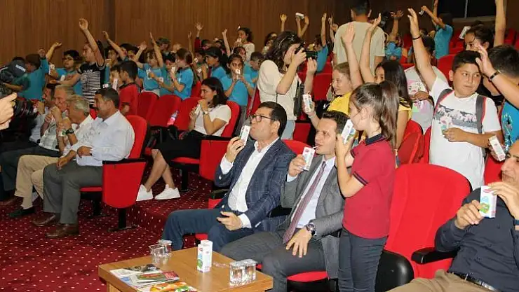Dünya süt gününde süt içtiler
