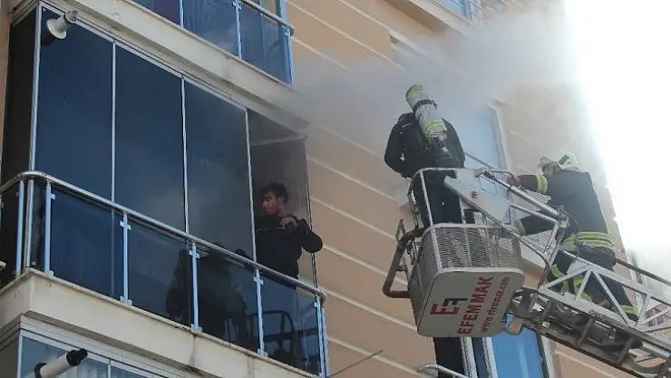 Elektrik kontağından çıkan yangını büyümeden söndürüldü