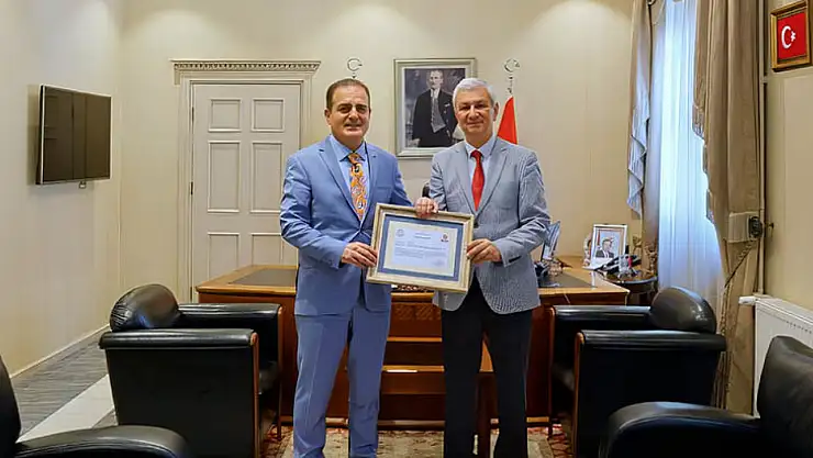Emekliye Ayrılan Özel Kalem Müdürü Baki Gencel, Vali Dr. İdris Akbıyık'a Veda Ziyaretinde Bulundu
