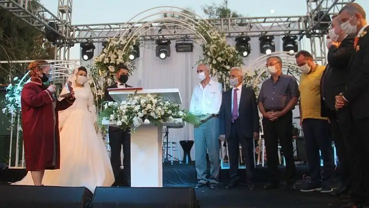 Eski Başkan Saatcı oğlunu evlendirdi