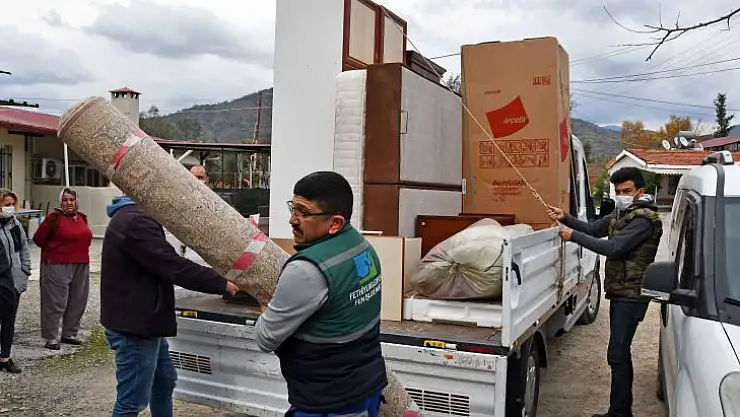 Evi yanan vatandaşın eşyaları teslim edildi