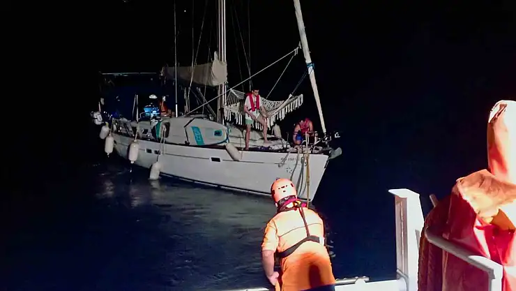 14 metrelik tekneyi KIYEM ekipleri kurtardı