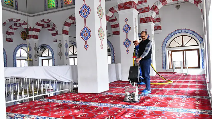 Fethiye Belediyesi'nden camilerde dezenfekte çalışması