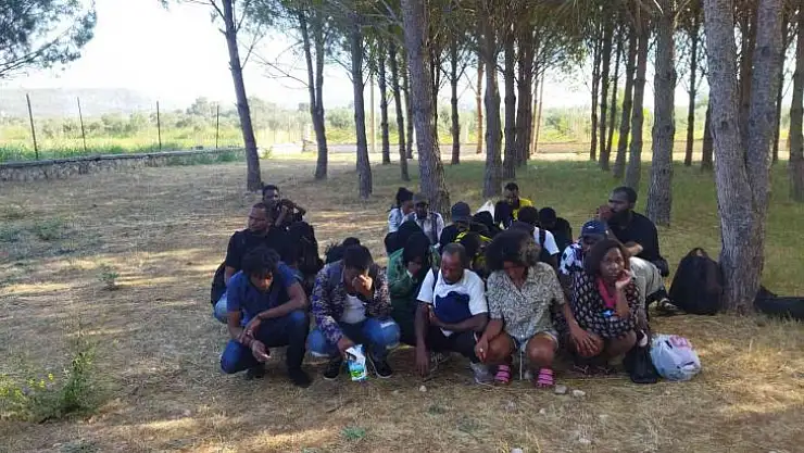 FETHİYE'DE 125 DÜZENSİZ GÖÇMEN YAKALANDI, 4 ŞÜPHELİ GÖZALTINA ALINDI