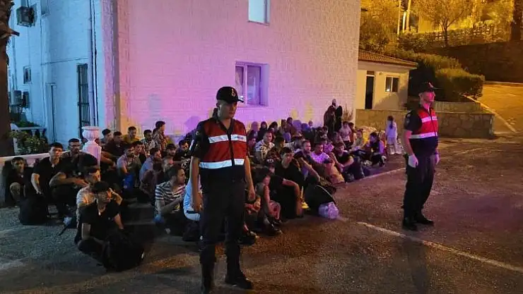 Fethiye'de 92 düzensiz göçmen yakalandı, 5 şüpheli gözaltına alındı