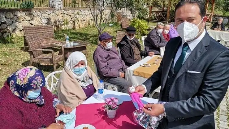 Fethiye'de Huzur Evi sakini opera seslendirdi