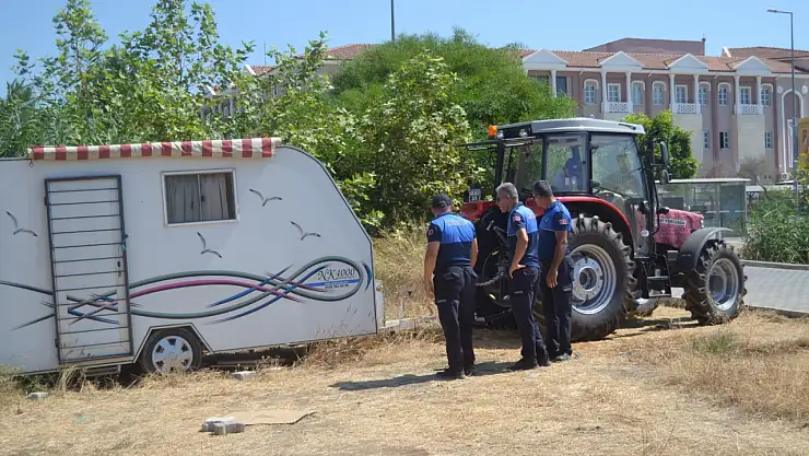 Fethiye'de İzinsiz Kurulan Karavanlar Kaldırıldı