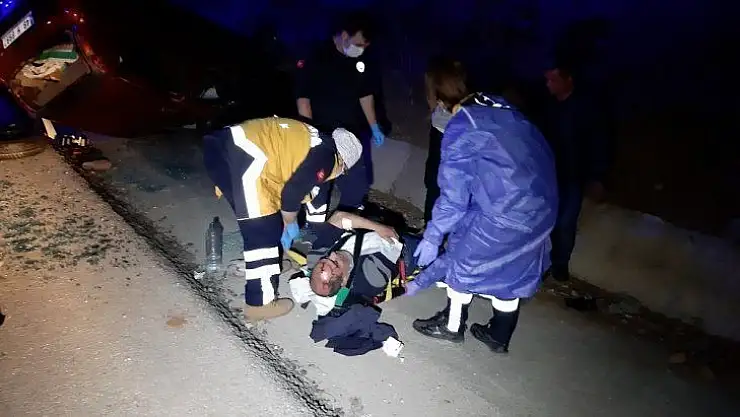 Fethiye'de köpeğe çarpan otomobil devrildi 6 yaralı