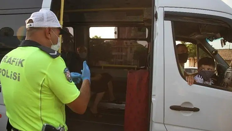 Fethiye'de minibüslere Kovid-19 denetimi gerçekleştirildi