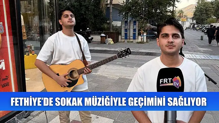 Fethiye'de Sokak Müziğiyle Geçimini Sağlıyor